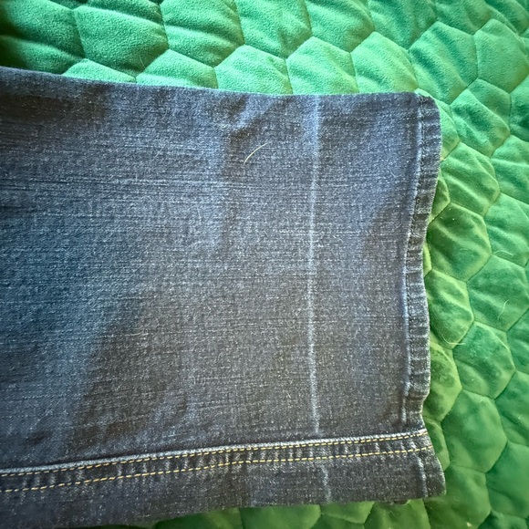 Authentic 7FAM A pocket women’s jeans, size 33 inch waist and 35 inch inseam. - Picture 7 of 9